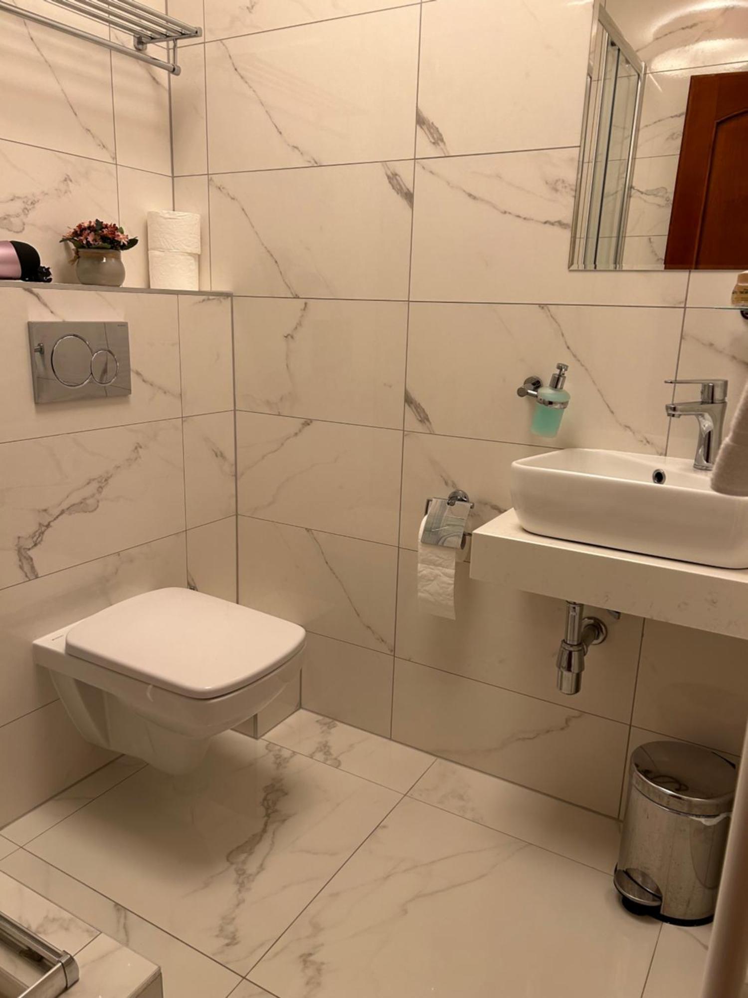 Hotel Evan U Hoffera Топольчани Экстерьер фото