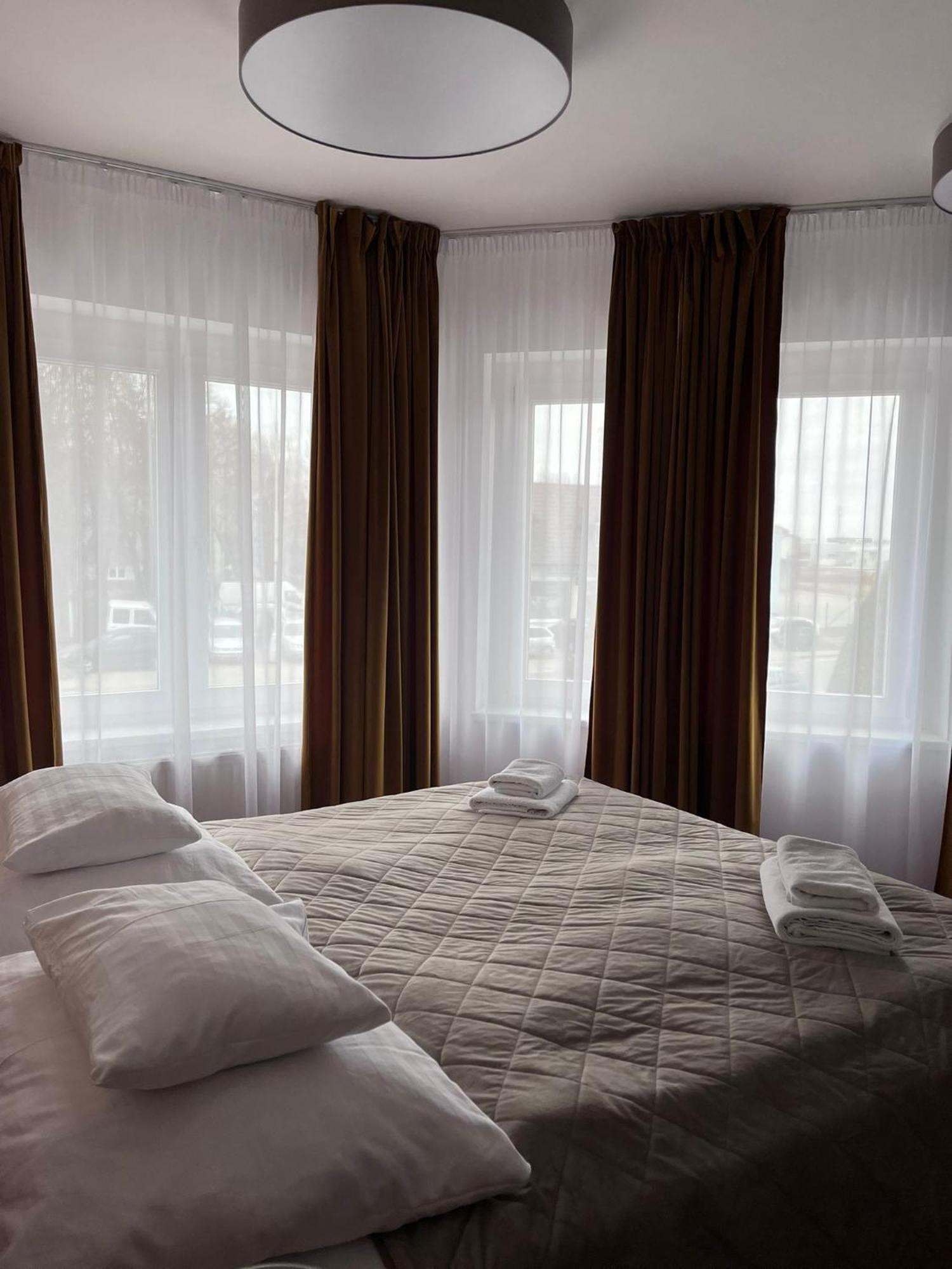 Hotel Evan U Hoffera Топольчани Экстерьер фото