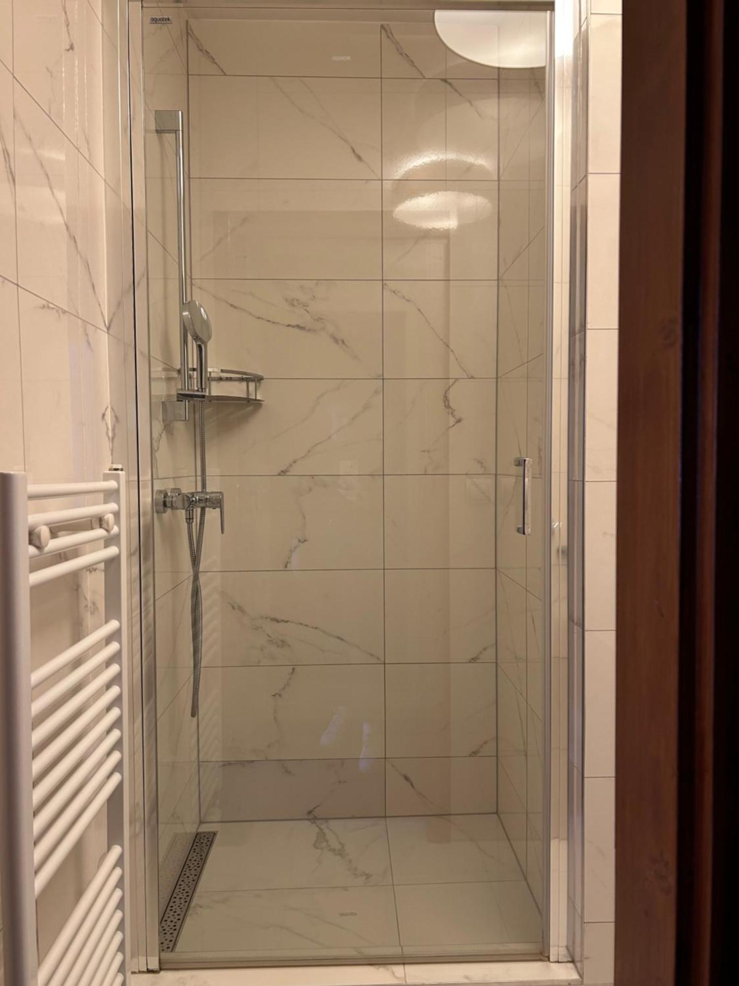 Hotel Evan U Hoffera Топольчани Экстерьер фото
